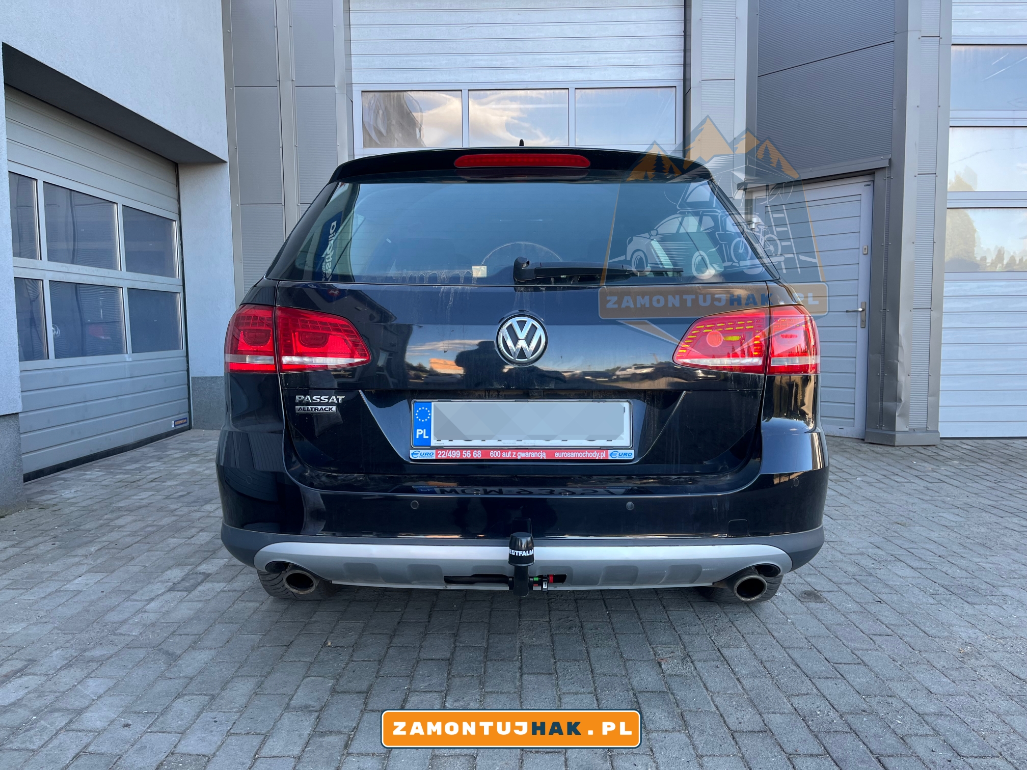 VW Passat z profesjonalnie zamontowanym, wypinanym pionowo hakiem holowniczym Westfalia 